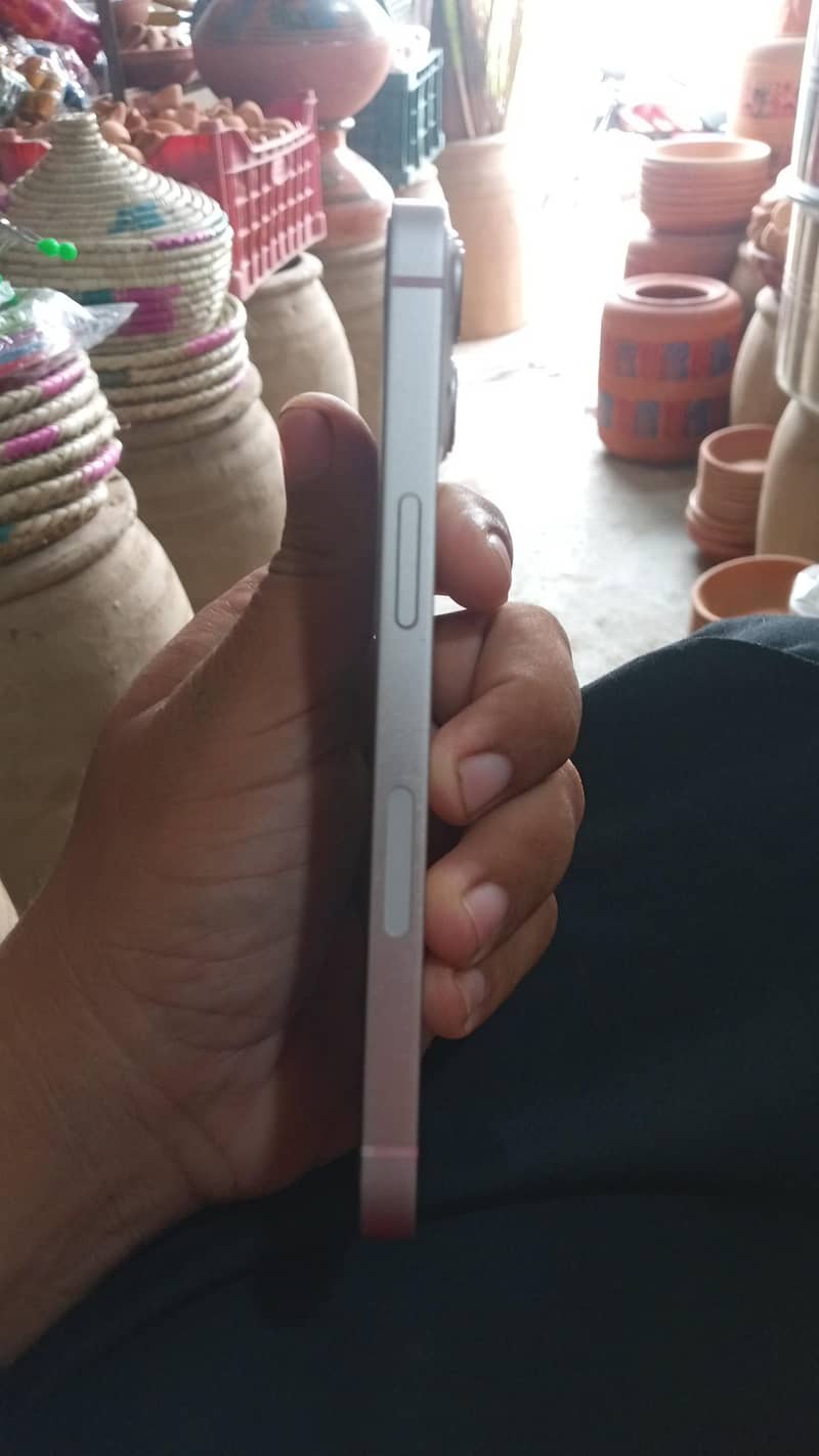Apple iPhone 13 2