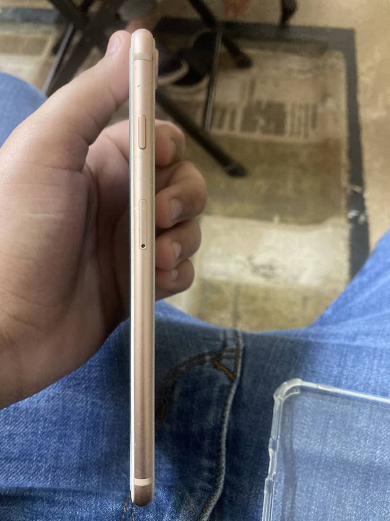 Apple iPhone 8 Plus 3