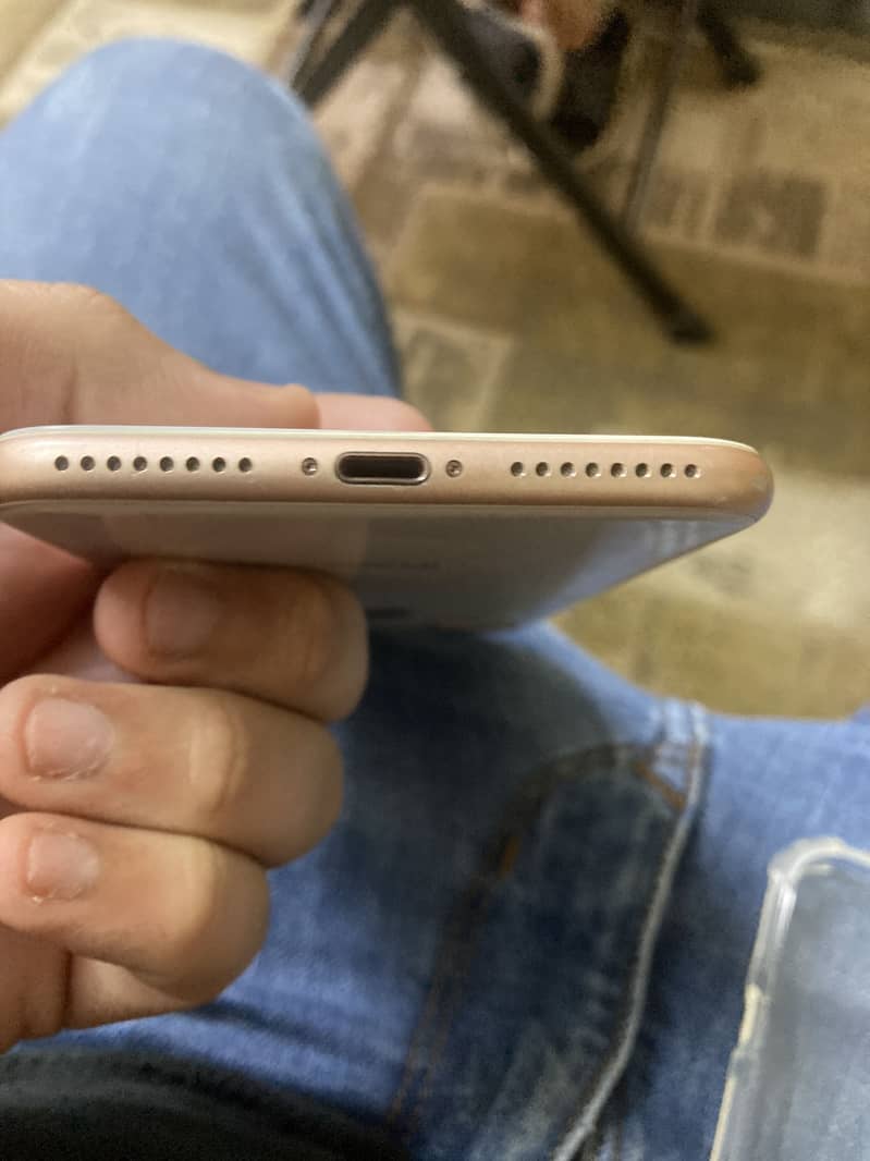 Apple iPhone 8 Plus 4
