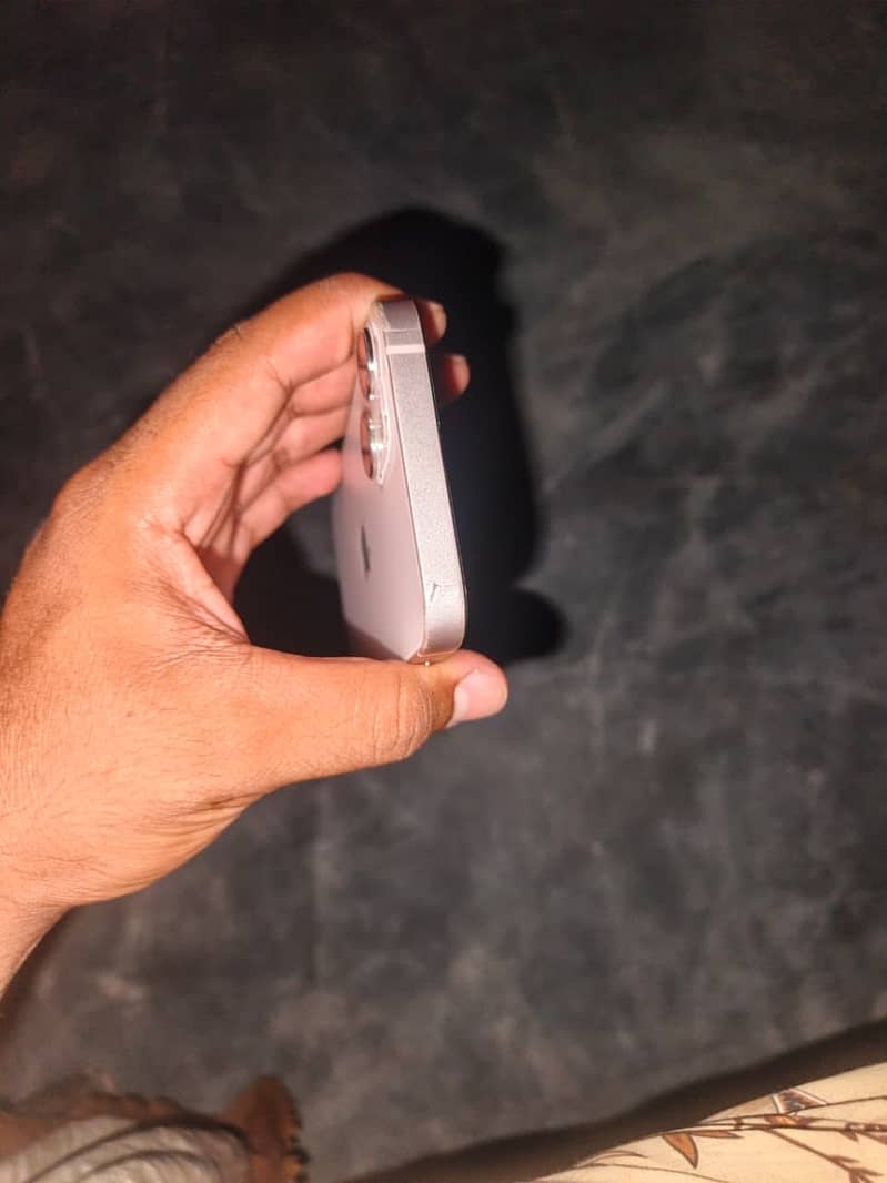 Apple iPhone 13 1