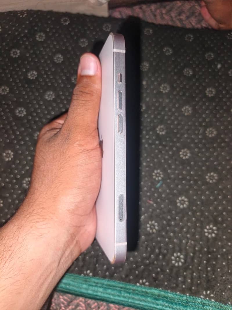 Apple iPhone 13 4