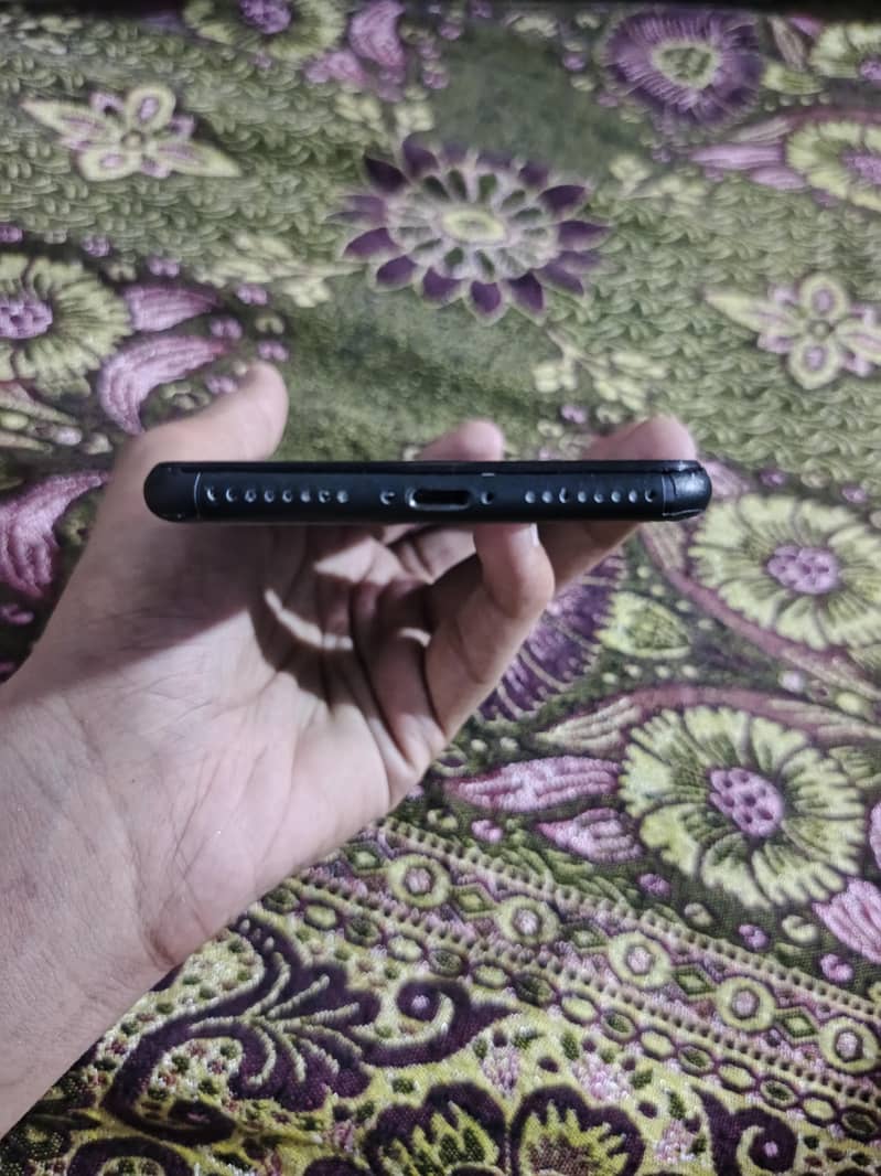 Apple iPhone 7 Plus 2
