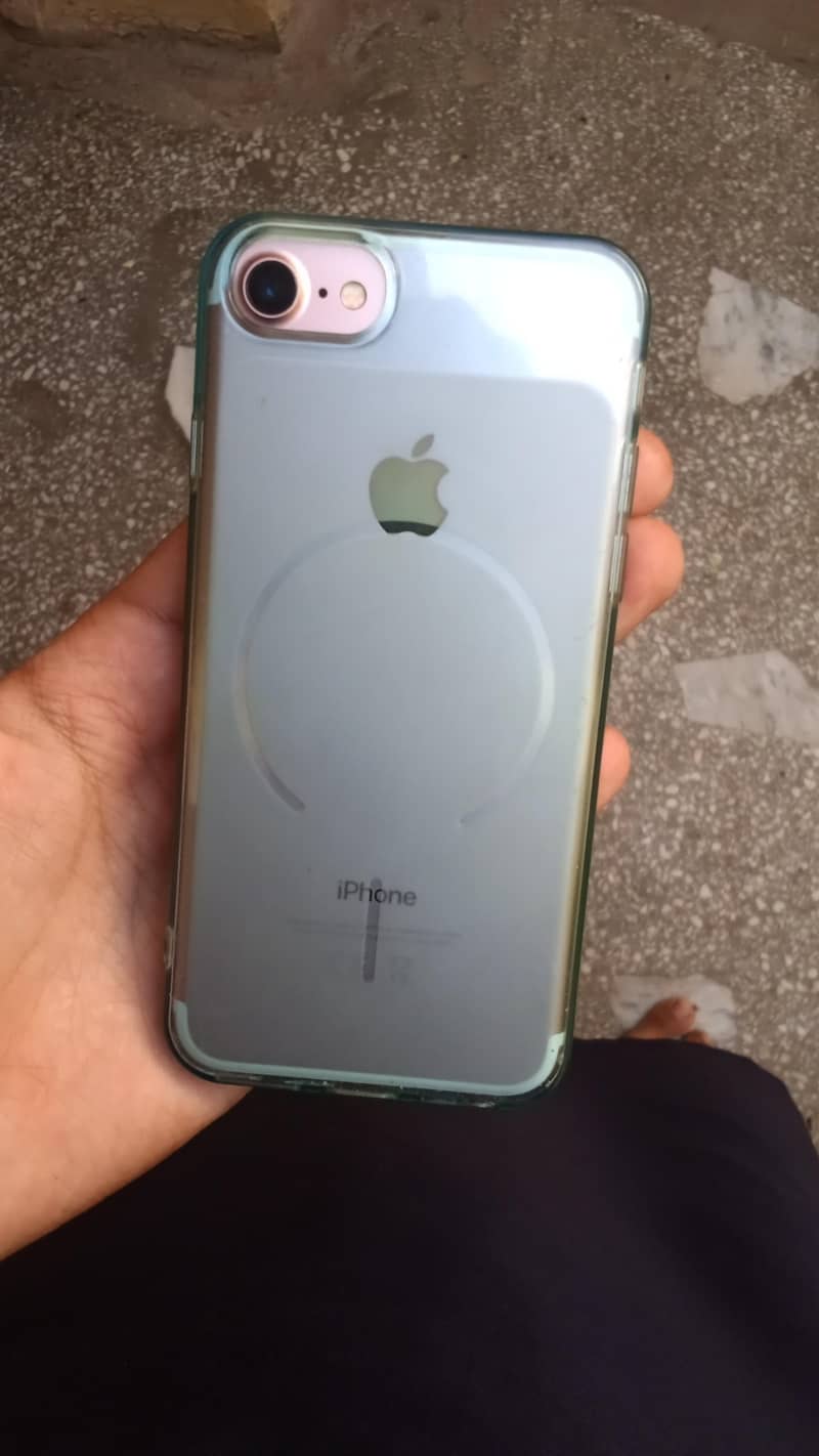 Apple iPhone 7 1