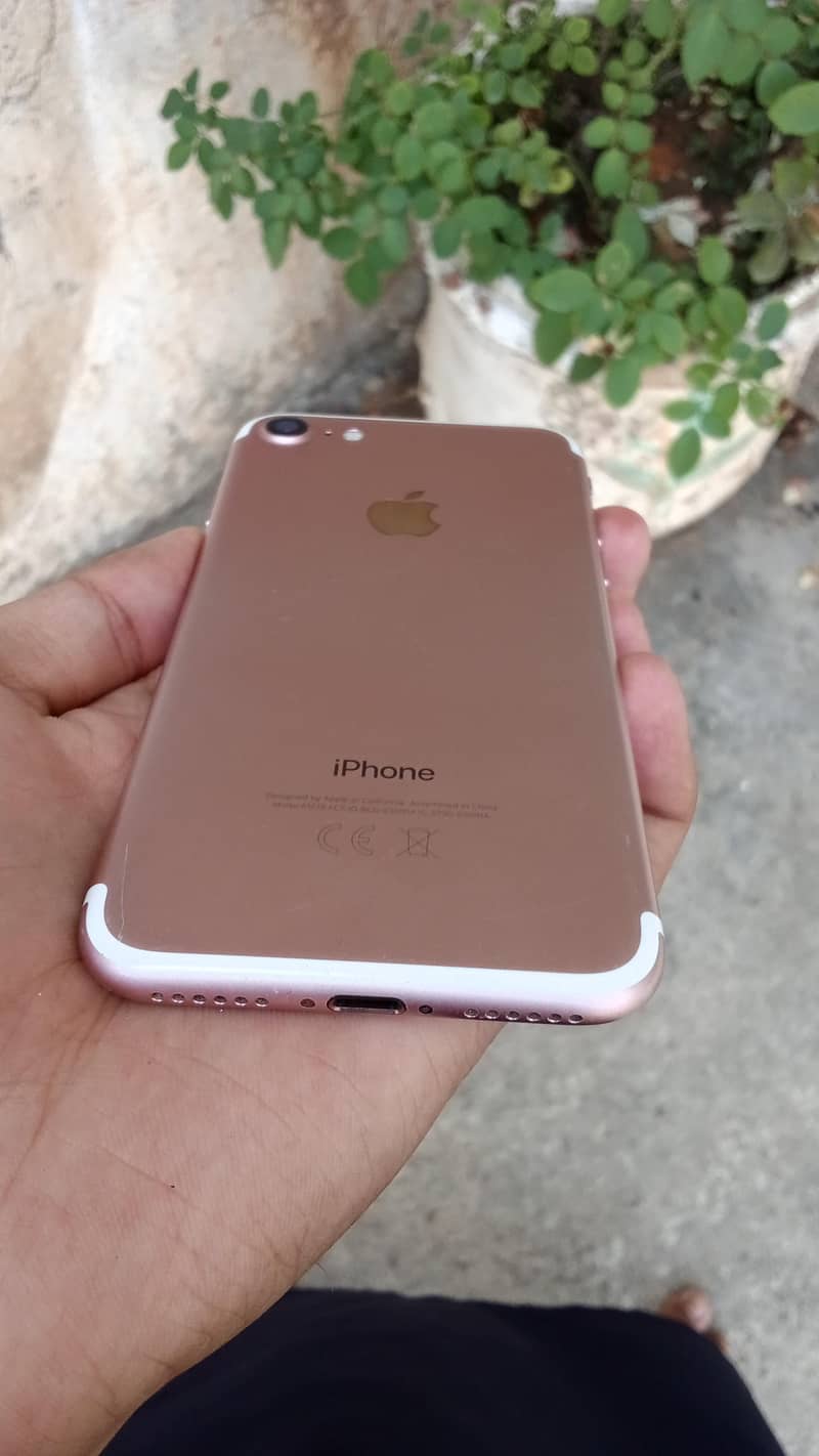 Apple iPhone 7 3