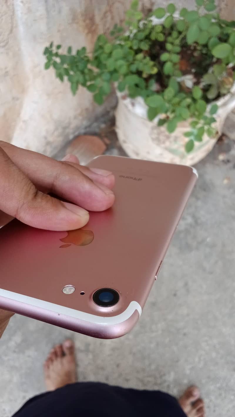 Apple iPhone 7 4