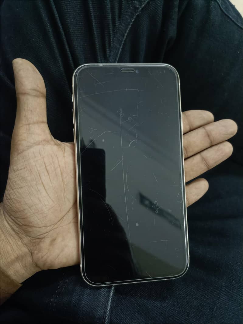 Apple iPhone 11 3