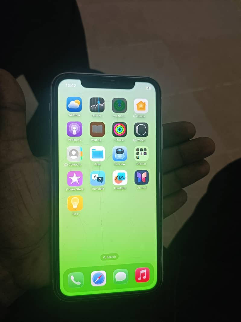 Apple iPhone 11 4