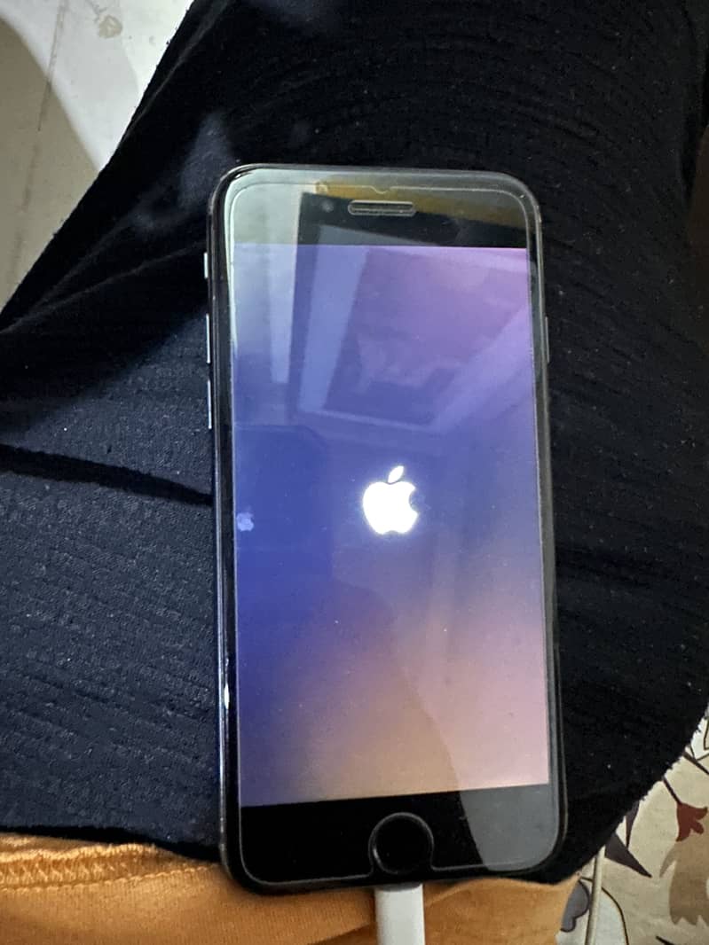 Apple iPhone 8 3