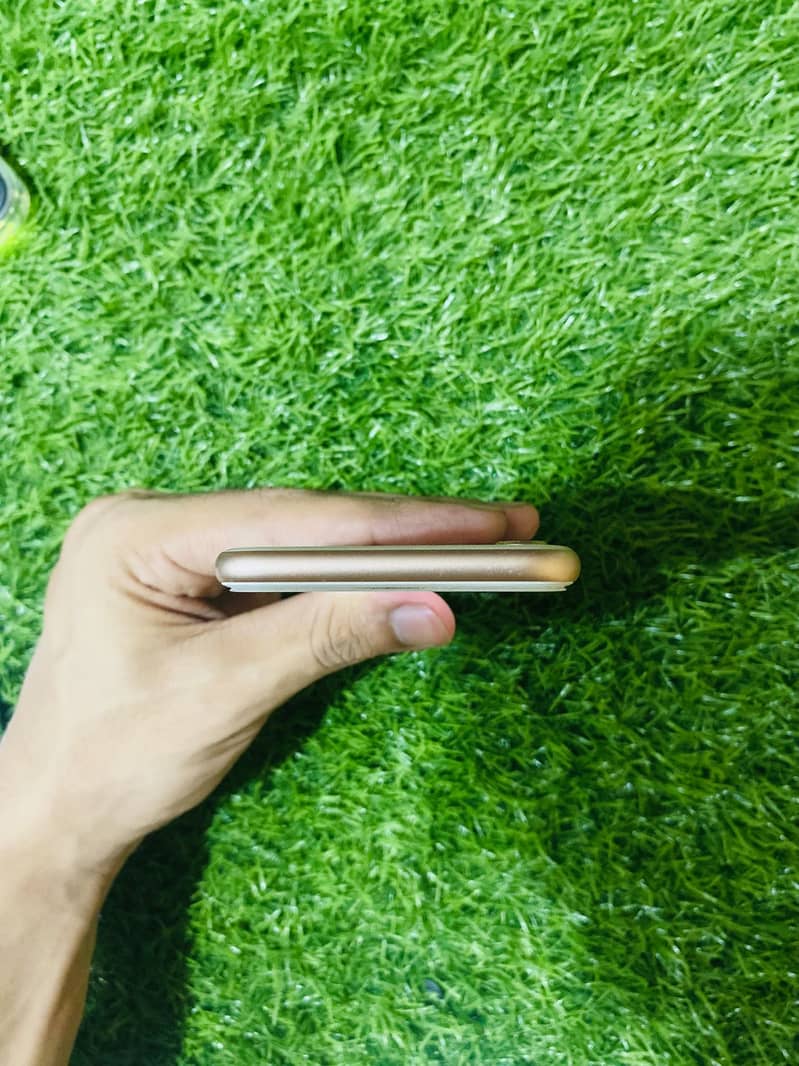 Apple iPhone 8 3