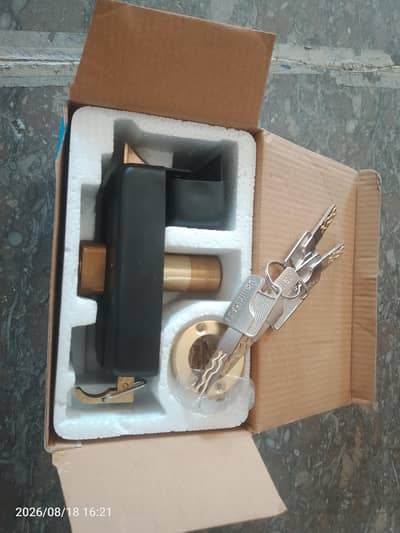 Main gate lock with computer keys Diacast