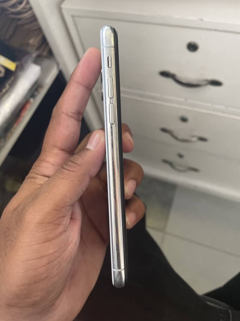 Apple iPhone X 5