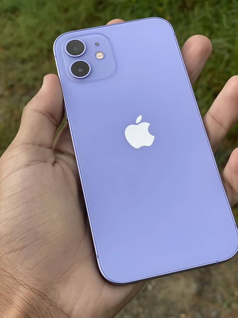 Apple iPhone 12 4