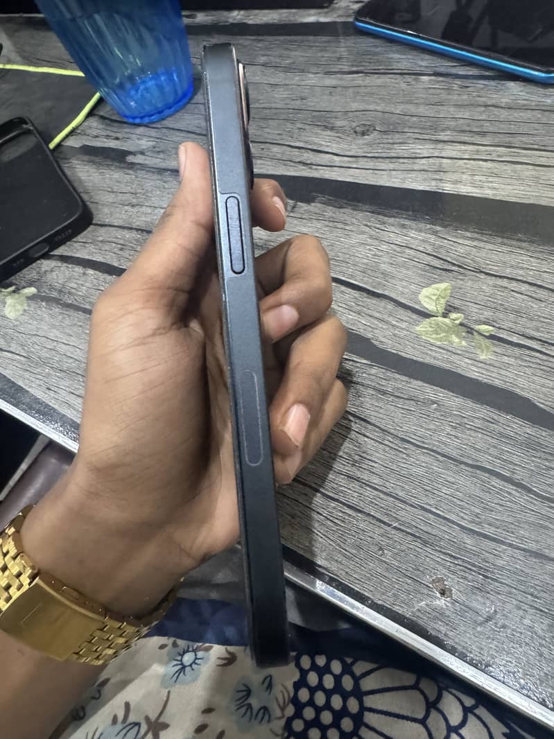 Apple iPhone 13 2