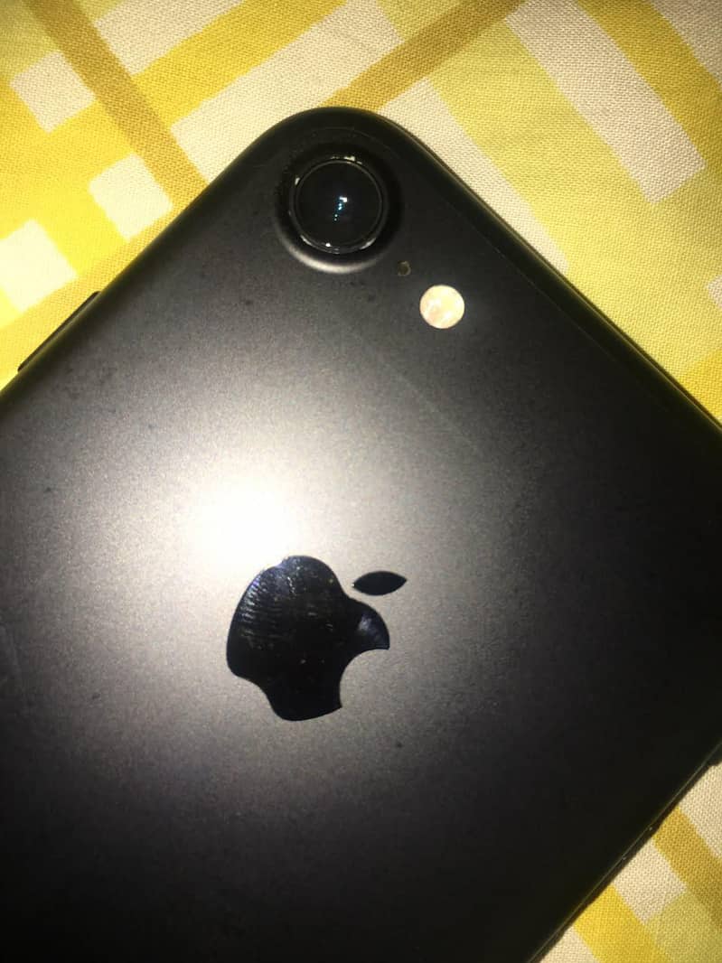 Apple iPhone 7 3