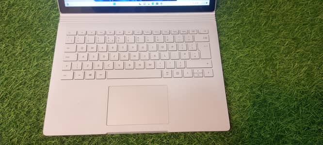 Microsoft surfac book2 core i5 8th gen/8gb/256gb