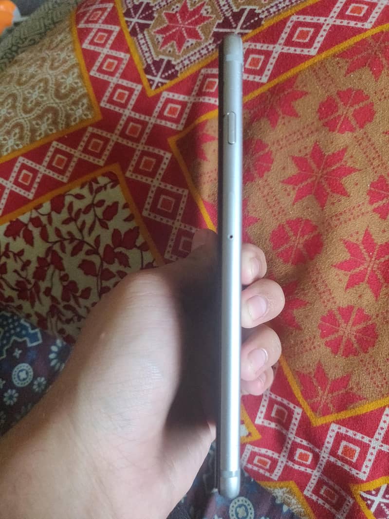 Apple iPhone 6S Plus 2