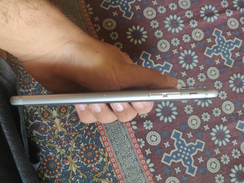 Apple iPhone 6S Plus 4