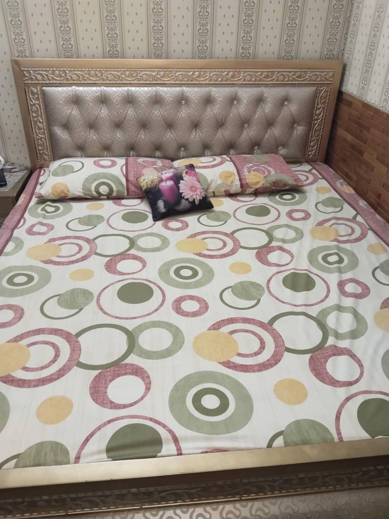 iron bed 0