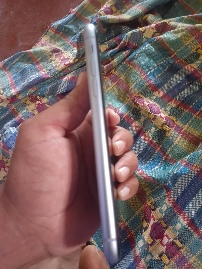 Apple iPhone 11 3