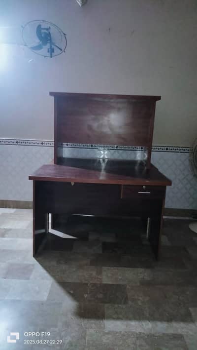 Office laptop Table best condition