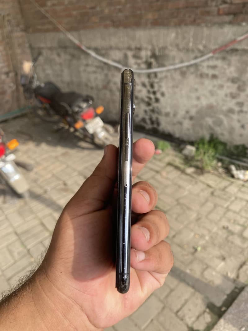 Apple iPhone X 5