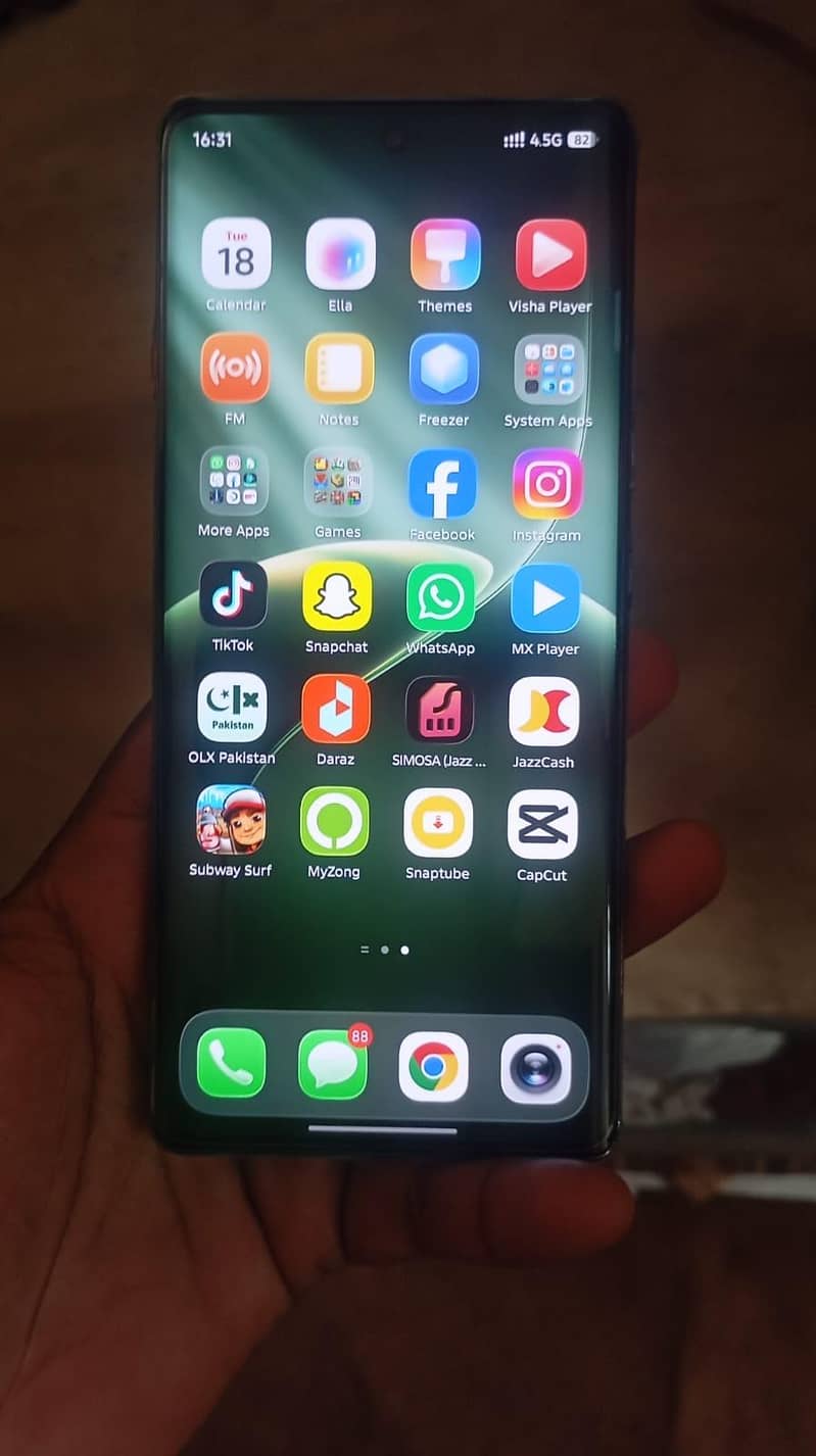 Tecno CAMON 40 Pro 1