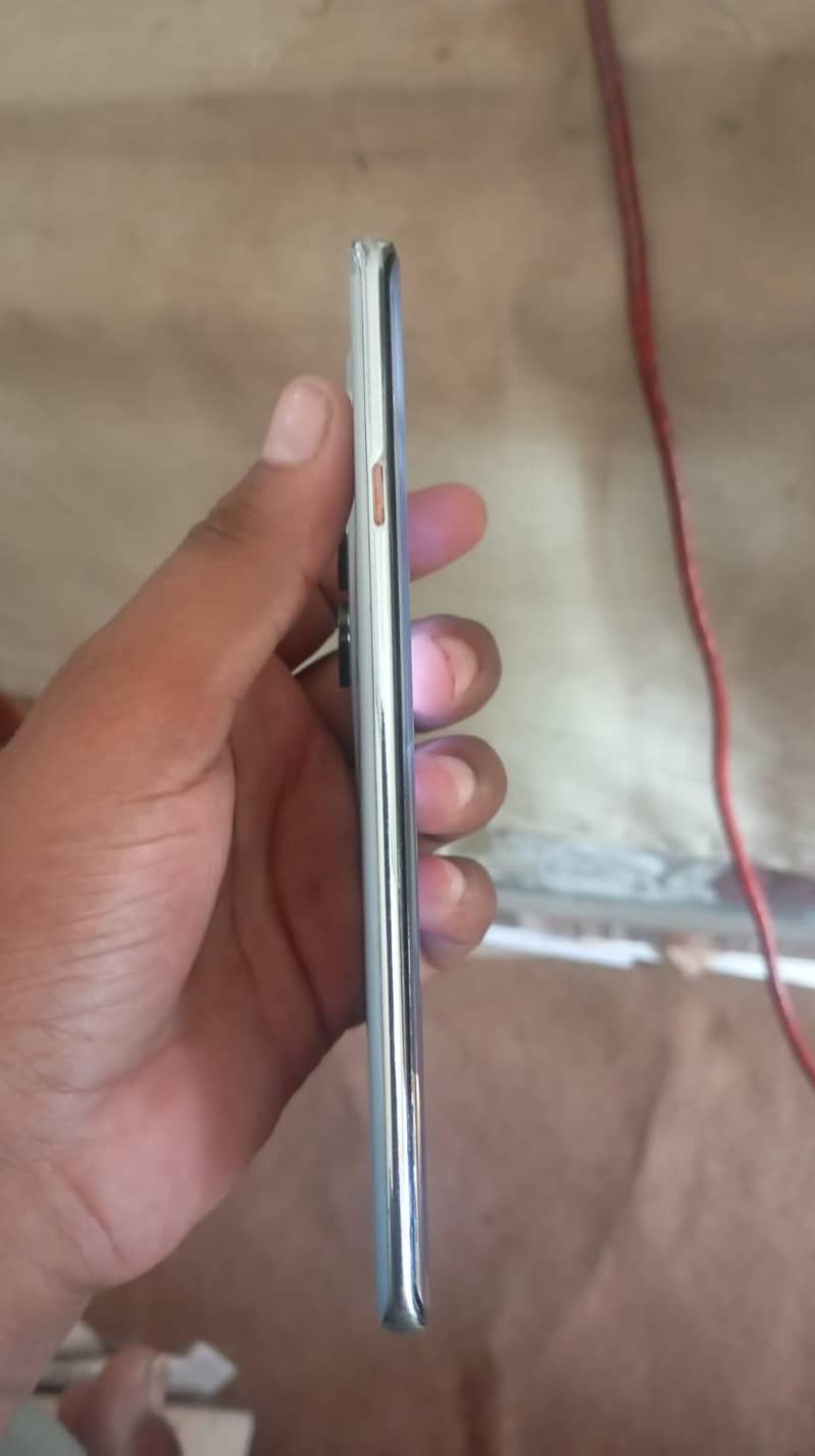 Tecno CAMON 40 Pro 4