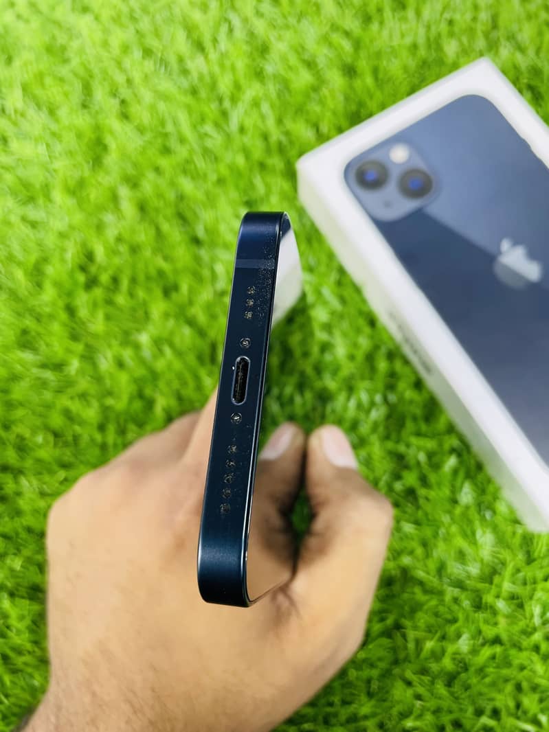 Apple iPhone 13 2