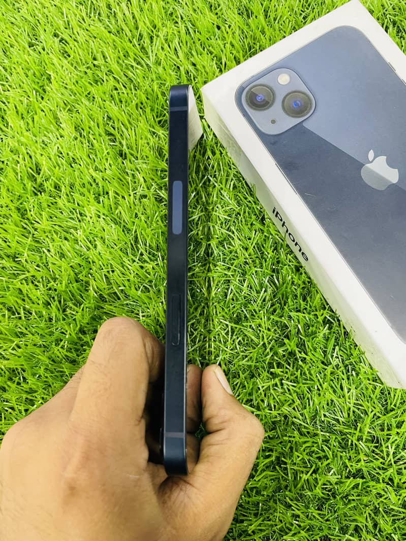 Apple iPhone 13 4