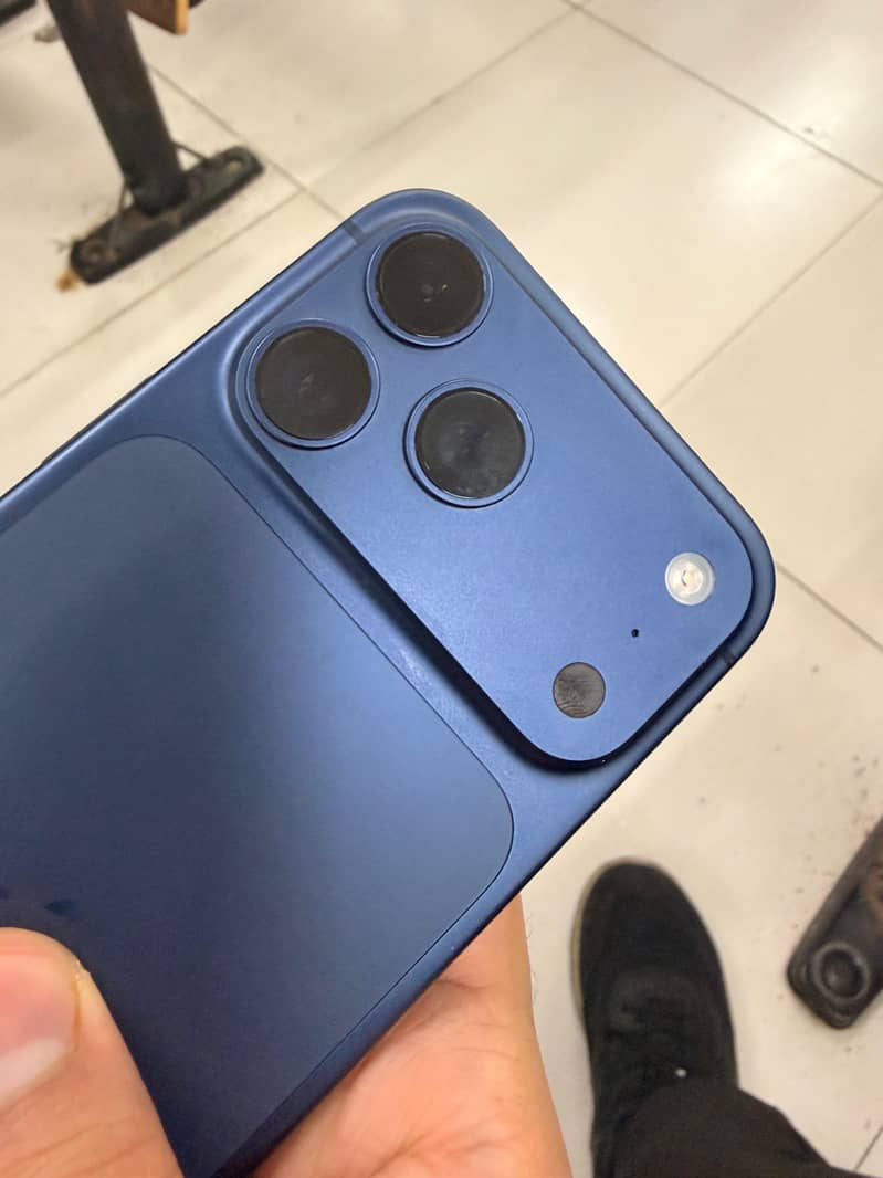 Apple iPhone 17 Pro Max 1
