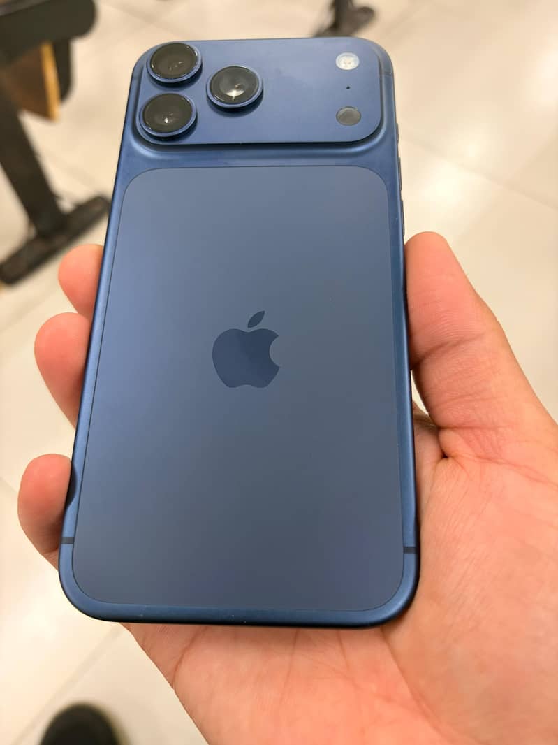 Apple iPhone 17 Pro Max 3