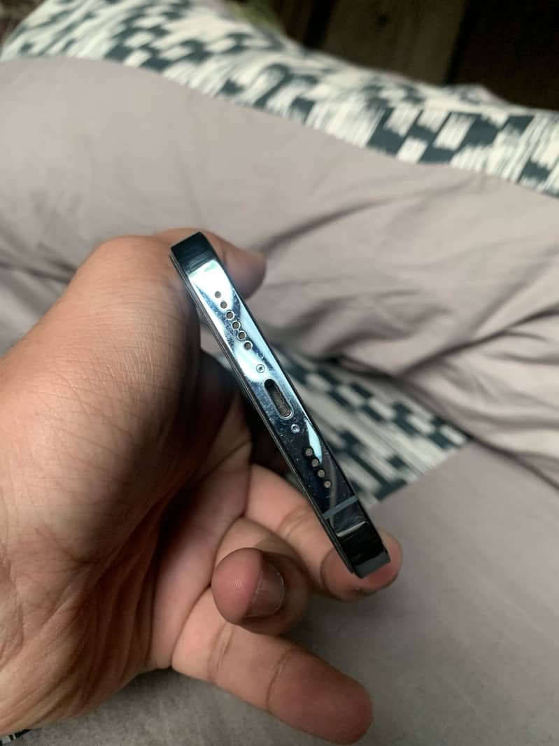 Apple iPhone 13 2