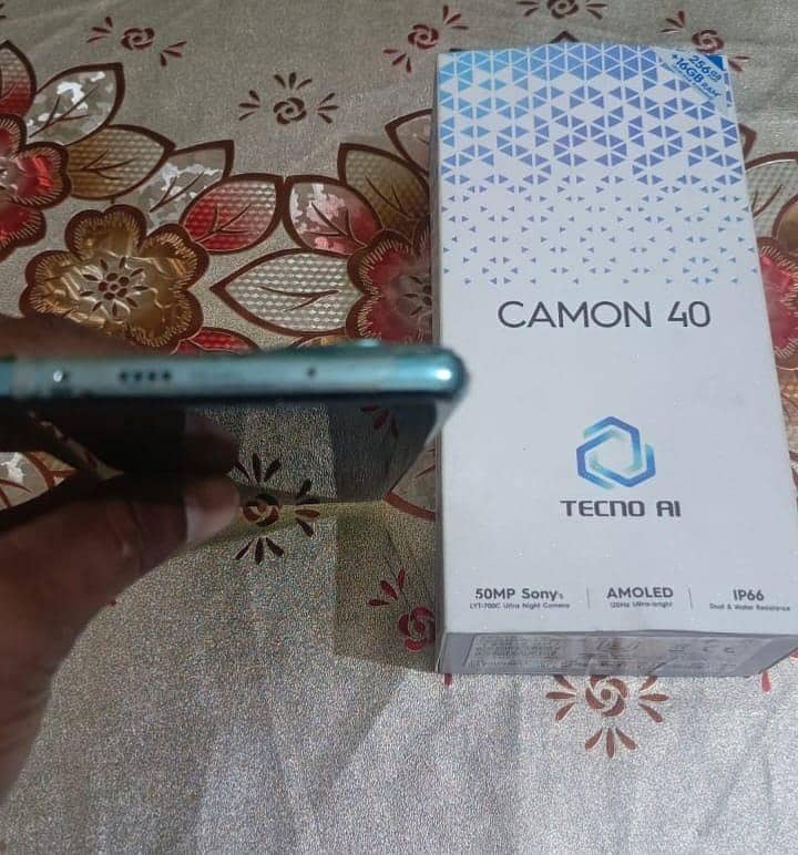 Tecno CAMON 40 1