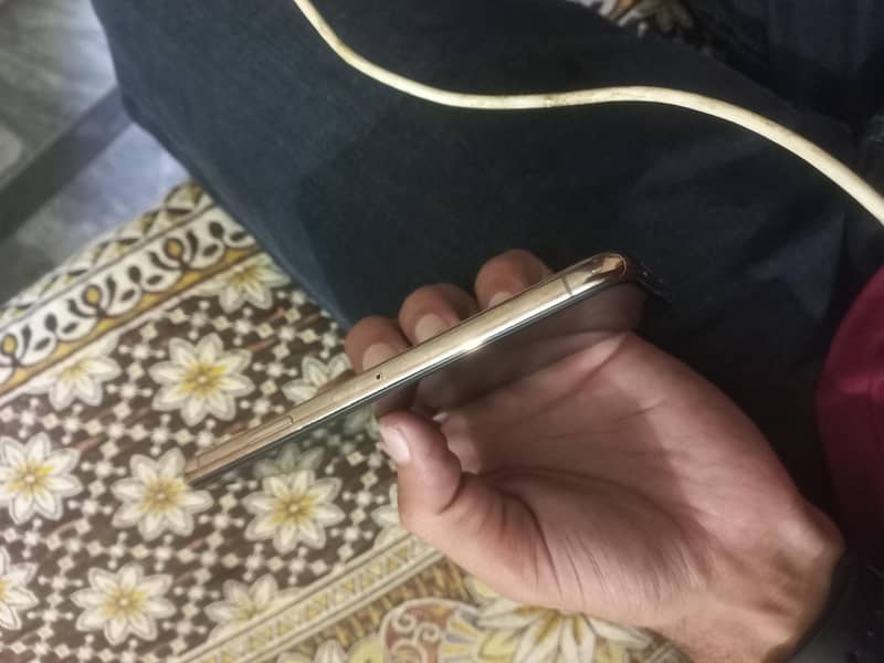 Apple iPhone XS 1