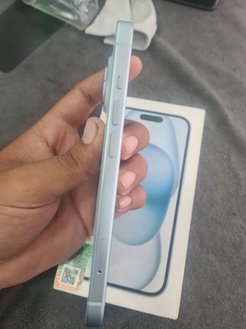 Apple iPhone 15 4
