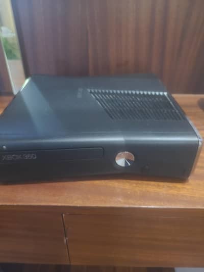 Xbox 360 + 12 Games – Excellent Condition – Fully Working 