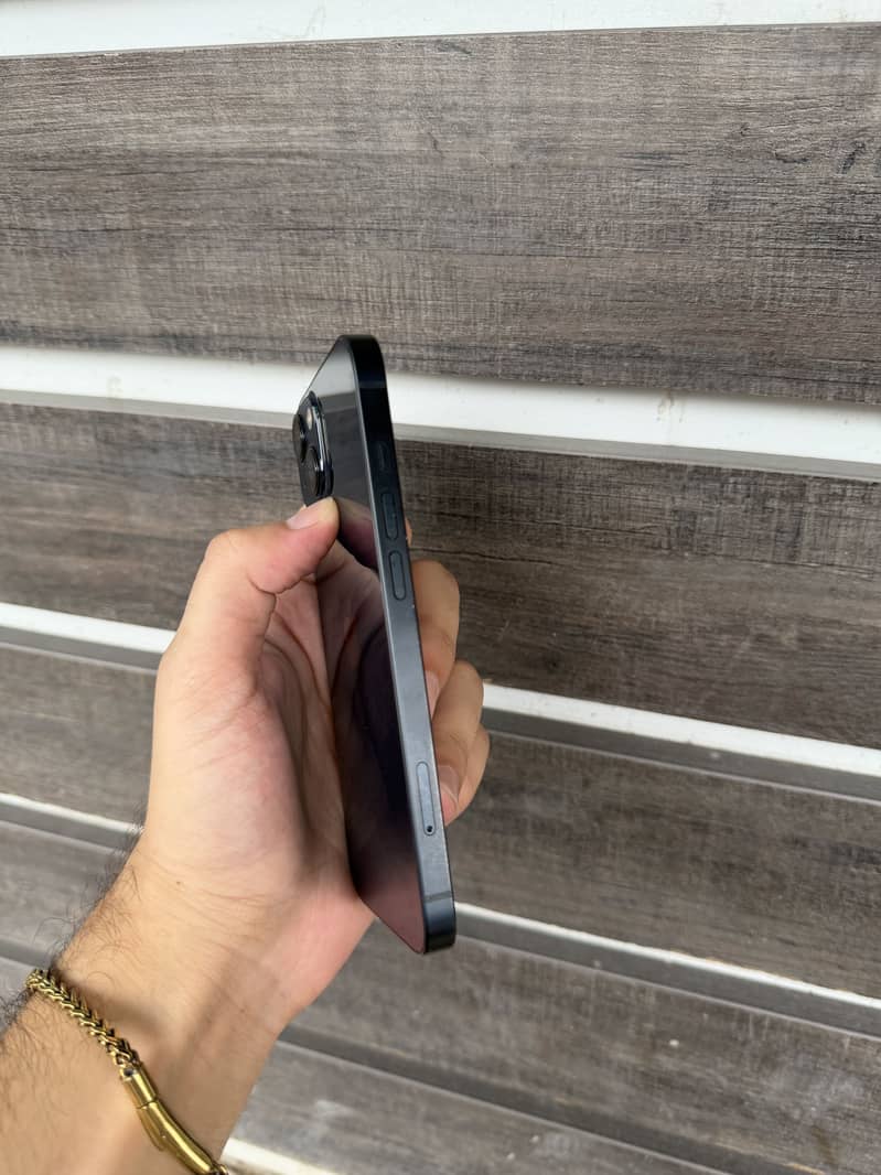 Apple iPhone 13 6