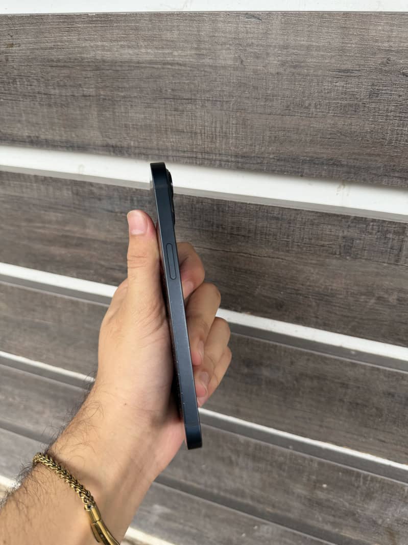 Apple iPhone 13 7