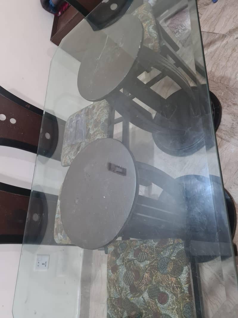 dining table in good condition 2