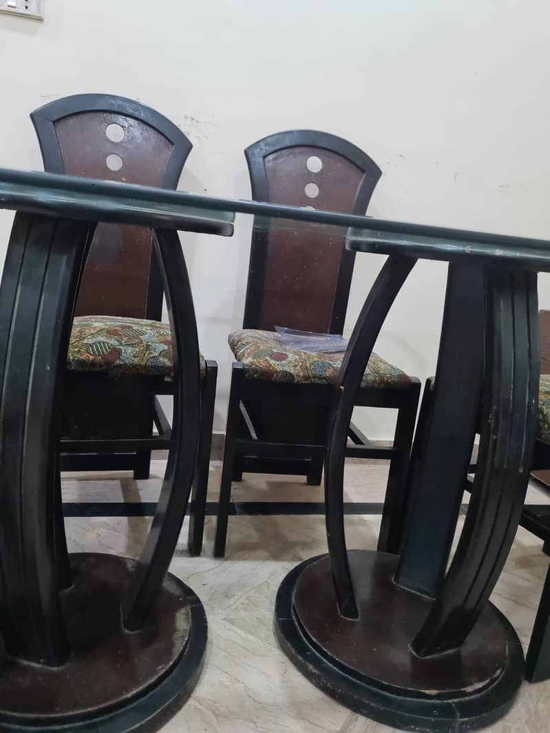 dining table in good condition 3