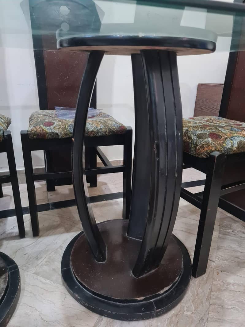 dining table in good condition 4