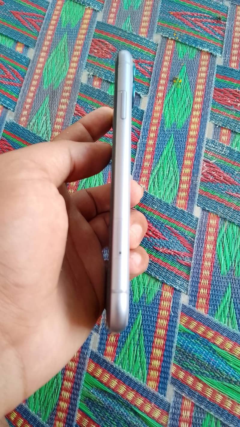 Apple iPhone 11 3