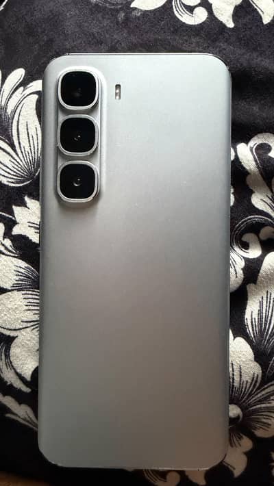 Infinix Hot 60 Pro Plus silver 8_256 Urgent sale