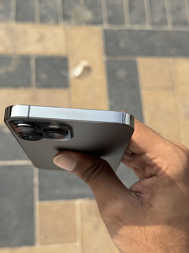 Apple iPhone 13 Pro Max 2