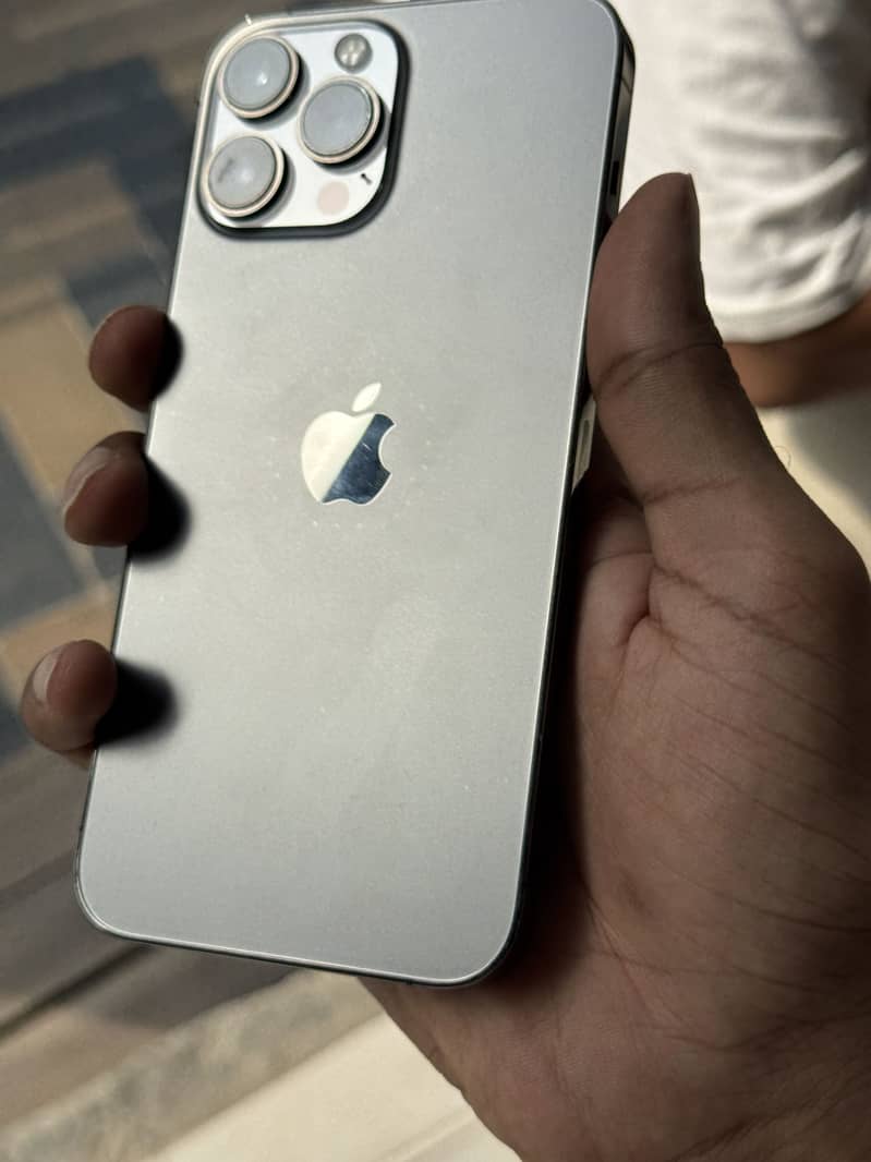 Apple iPhone 13 Pro Max 4