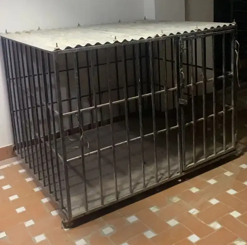 2 dogs iron Movable cage