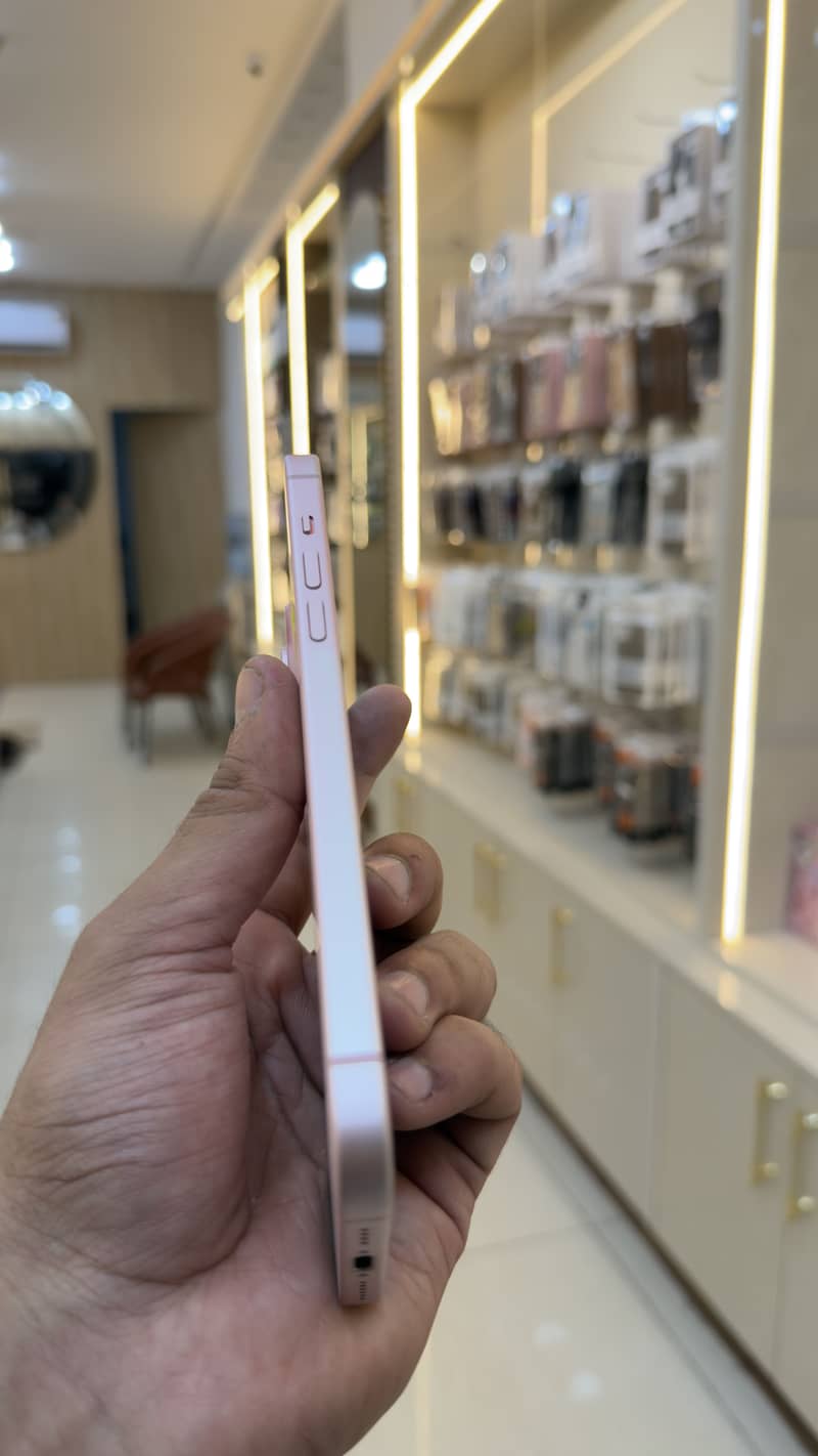 Apple iPhone 15 plus 3
