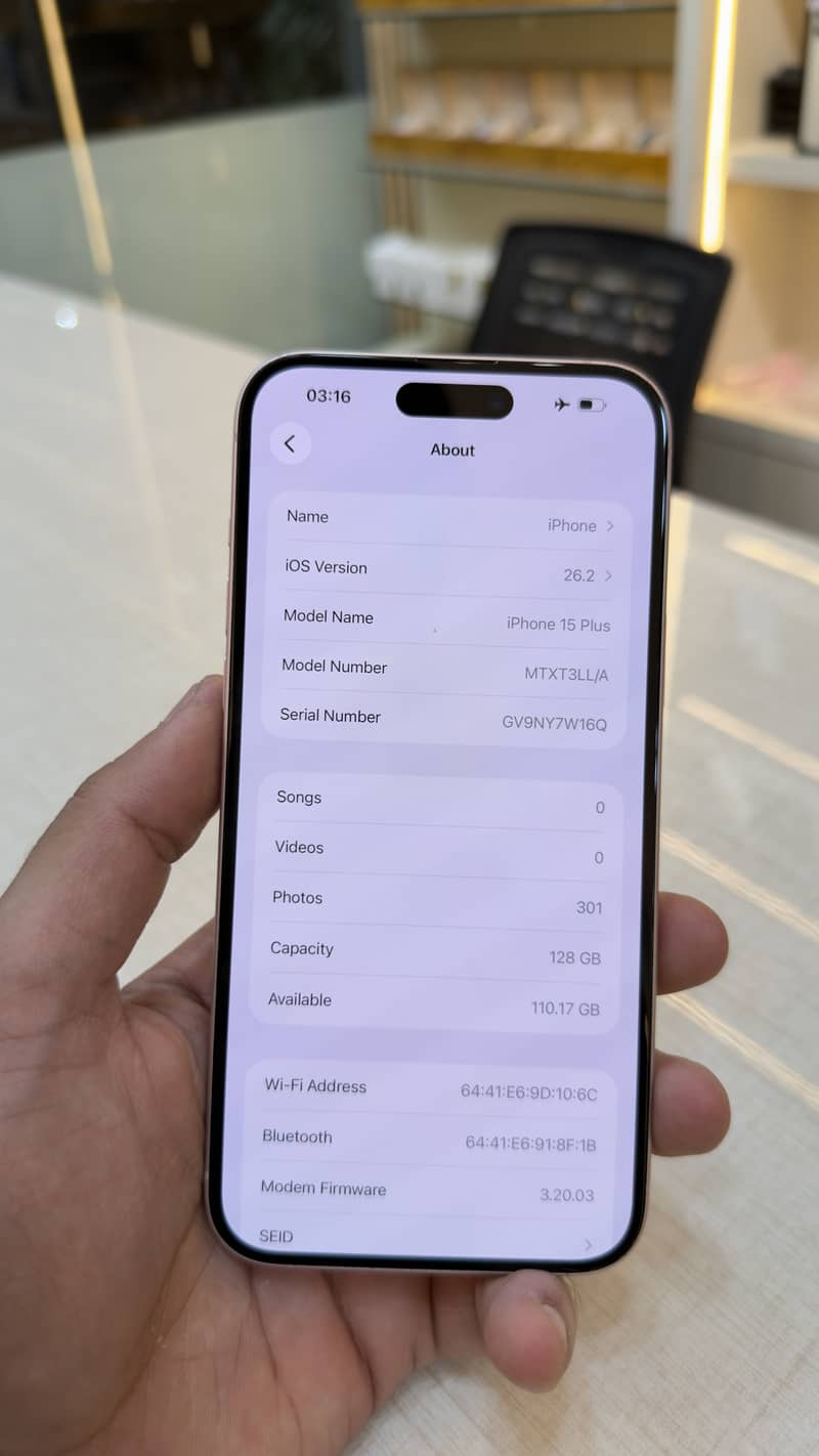 Apple iPhone 15 plus 4