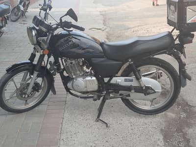 SUZUKI GS 150 SE WITH 3 TUSK BOXES