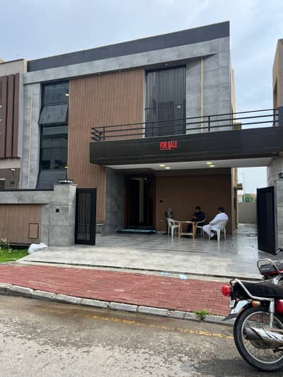 Stylish 10 Marla House With Premium Finishing | Ready To Move For Sale At Bahria Orchard Block Central Phase 1 Raiwind Lahore